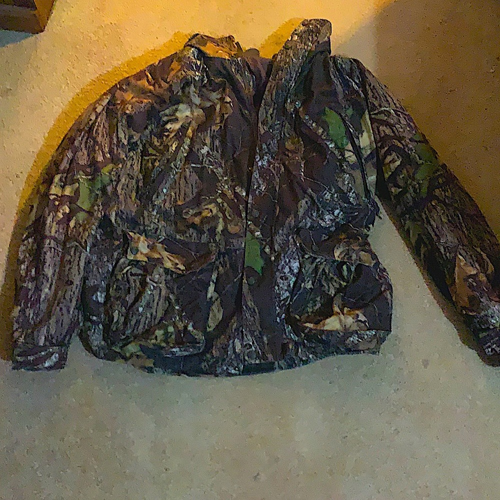 Cabela’s Dry Plus Silent Mossy Oak Breakup Jacket